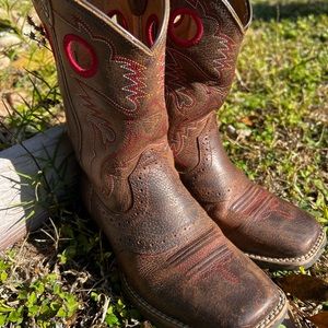 Ariat boys leather boots, red detail, nice used condition